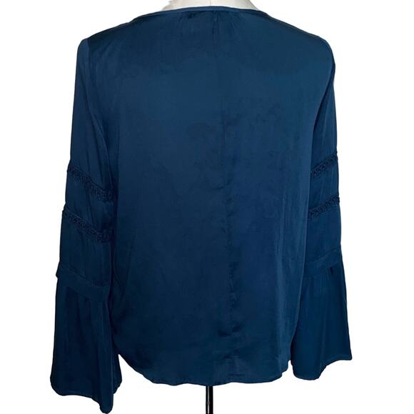 Lovestitch Boho style flared sleeve blue top pullover with front tie size small - Picture 4 of 8